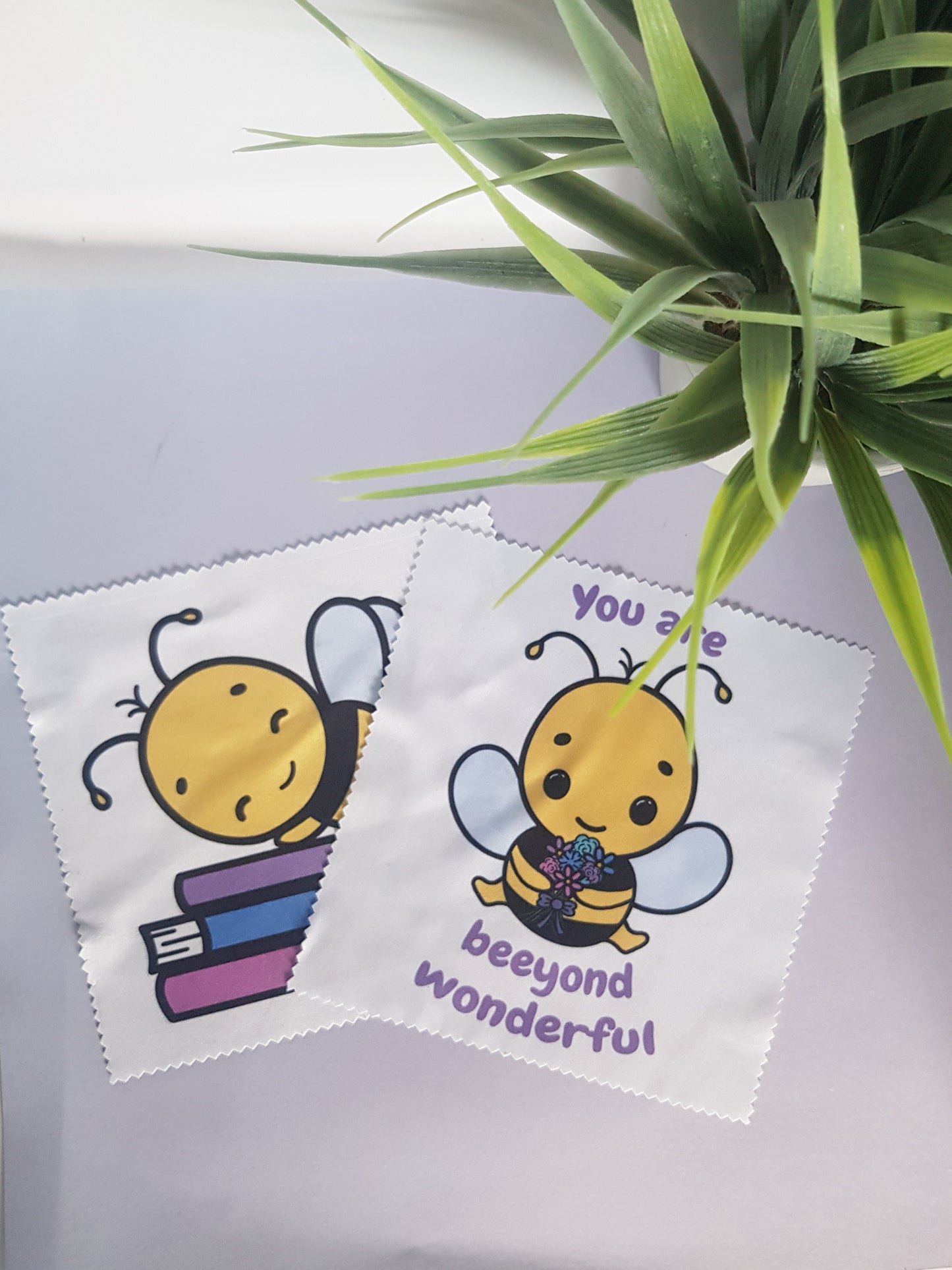 Mimi the Bee Glasses Cleaning Cloth, Bee Cleaning Cloth for Glasses, Glasses Cloth, Display Cloth, Screen Cloth, Lens Cleaning, Microfiber Cloth