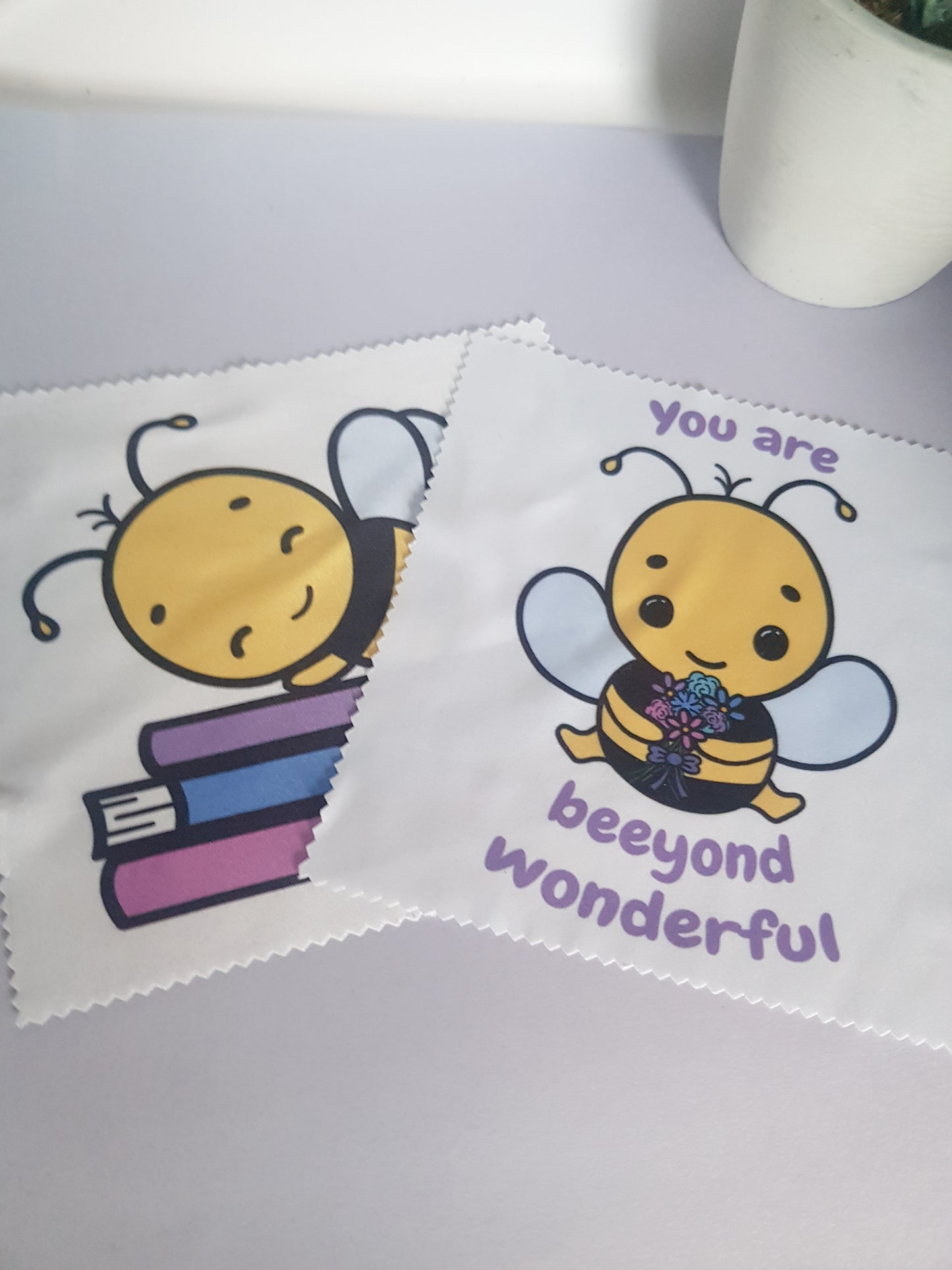 Mimi the Bee Glasses Cleaning Cloth, Bee Cleaning Cloth for Glasses, Glasses Cloth, Display Cloth, Screen Cloth, Lens Cleaning, Microfiber Cloth