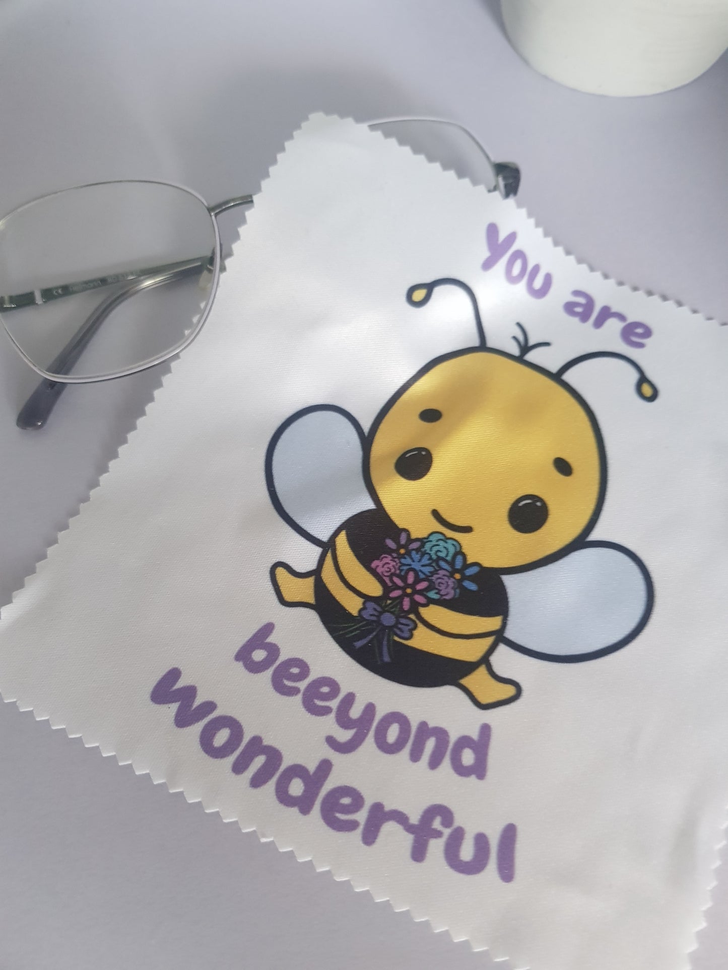 Mimi the Bee Glasses Cleaning Cloth, Bee Cleaning Cloth for Glasses, Glasses Cloth, Display Cloth, Screen Cloth, Lens Cleaning, Microfiber Cloth