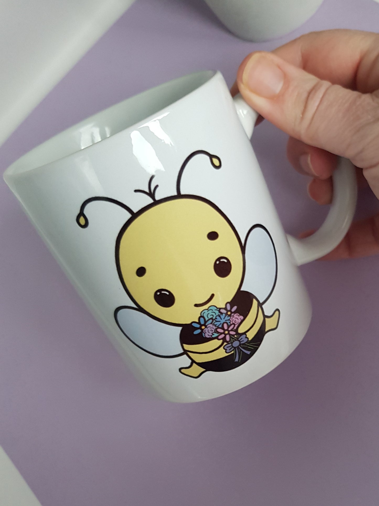 Tasse Biene Mimi mit Blumenstrauß